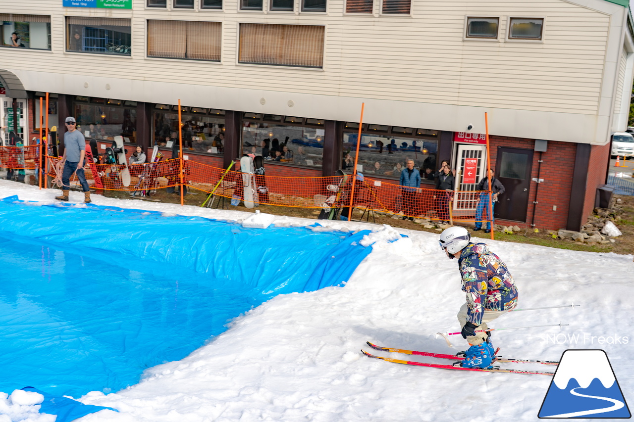 富良野スキー場｜いよいよインターナショナルなイベントに？！春シーズン恒例『第13回 Pond Skimming 池渡り』開催～♪